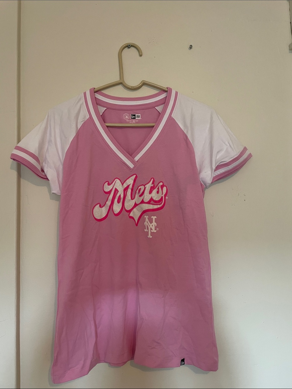 New Era Pink and White V-Neck Mets Tee